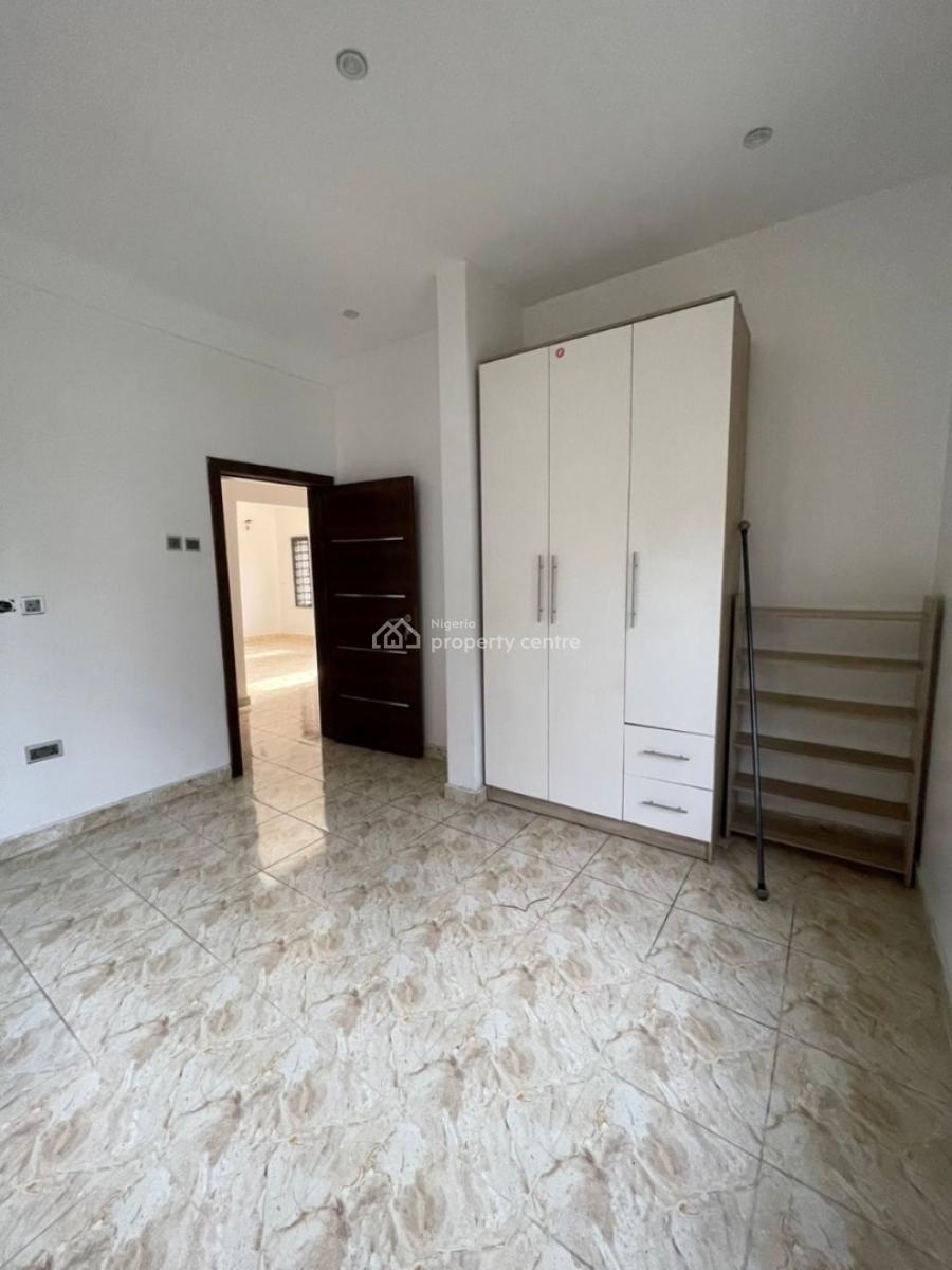 Luxury and Spacious 2 in a Compound Upstairs, Sangotedo, Ajah, Lagos, Flat / Apartment for Rent