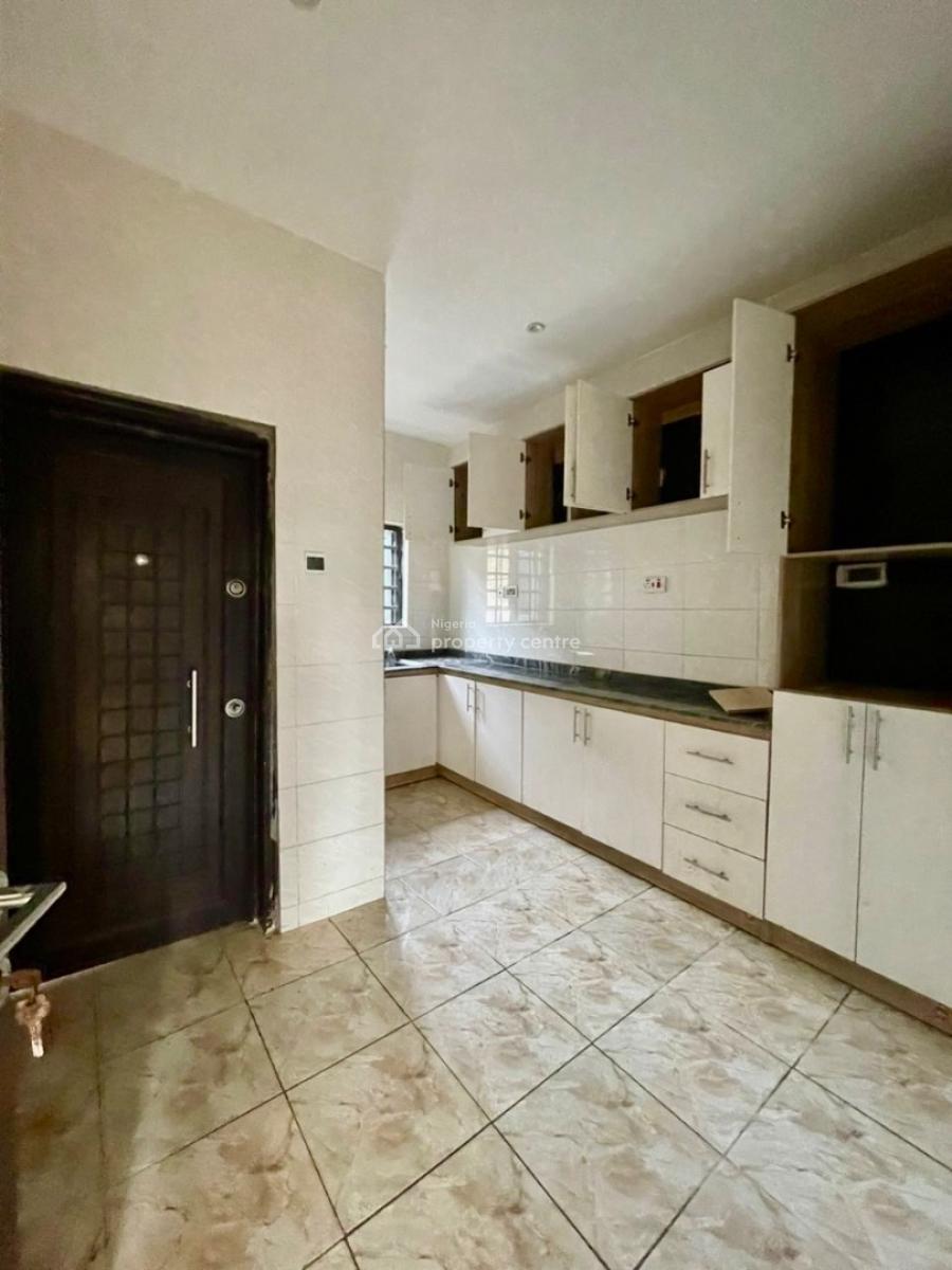 Luxury and Spacious 2 in a Compound Upstairs, Sangotedo, Ajah, Lagos, Flat / Apartment for Rent