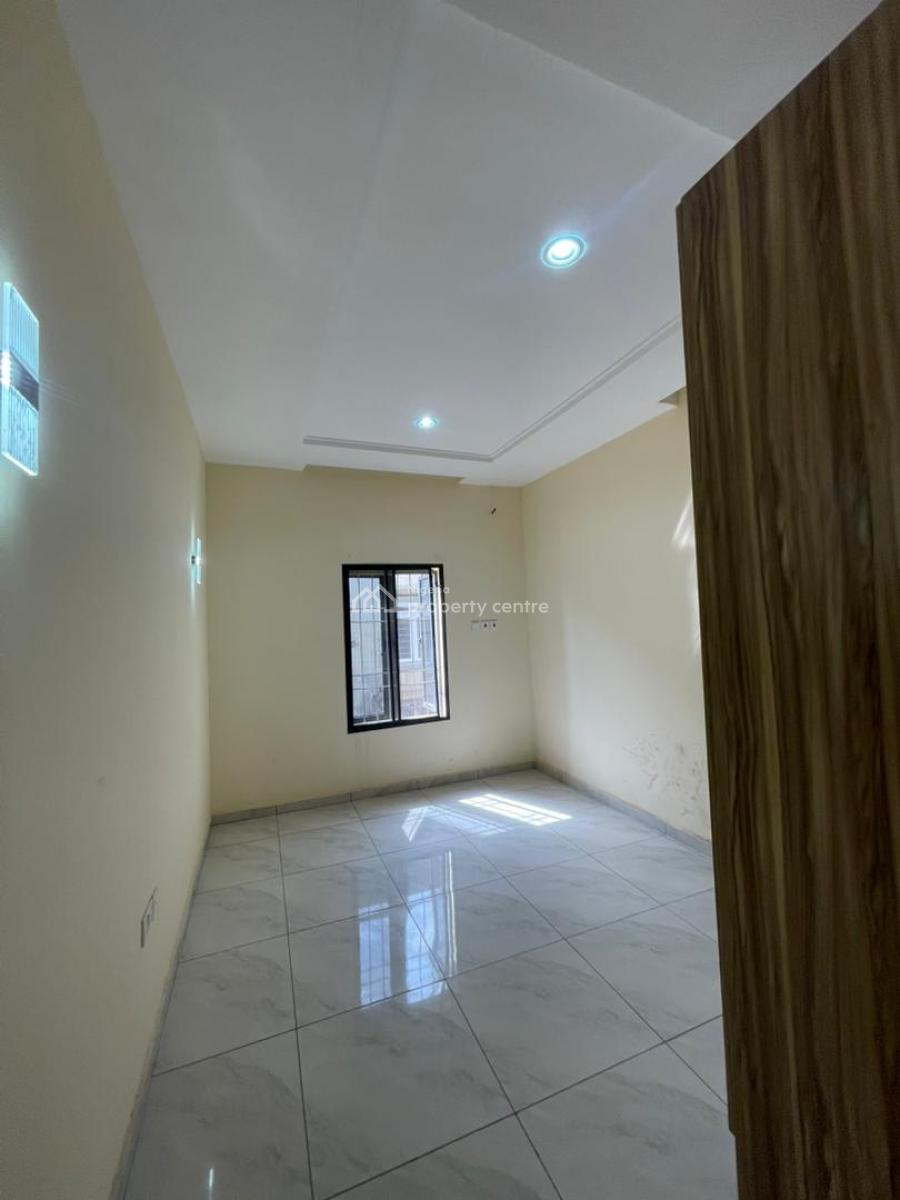 Beautiful 2 Bedroom Spacious Apartment, 2nd Floor, Well Secured Neighborhood, Tarred Road, Katampe (main), Katampe, Abuja, Flat / Apartment for Rent