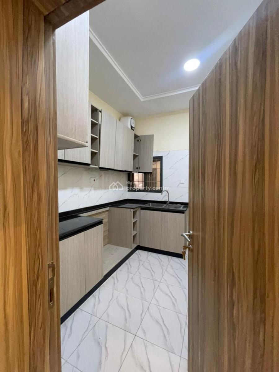 Beautiful 2 Bedroom Spacious Apartment, 2nd Floor, Well Secured Neighborhood, Tarred Road, Katampe (main), Katampe, Abuja, Flat / Apartment for Rent