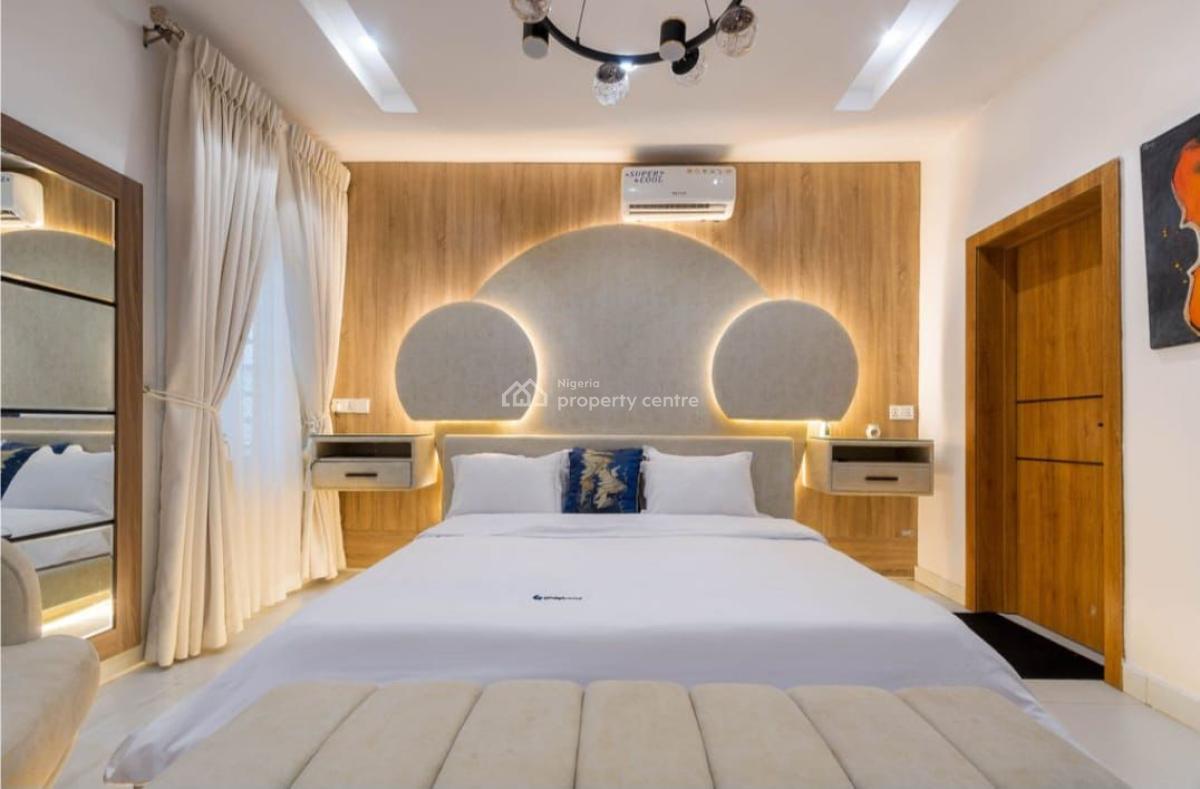 Luxury 2 Bedroom En-suite Apartment with Pool and Balcony, Dedicated Parking Space, Serene, Comfortable and Secure Environment, Lekki Phase 1, Lekki, Lagos, Flat / Apartment Short Let