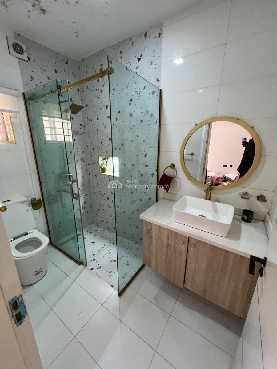 Very Clean 3-bedroom Commercial Space with Massive Palour and Lounge, Lekki Phase 1, Lekki, Lagos, Commercial Property for Rent