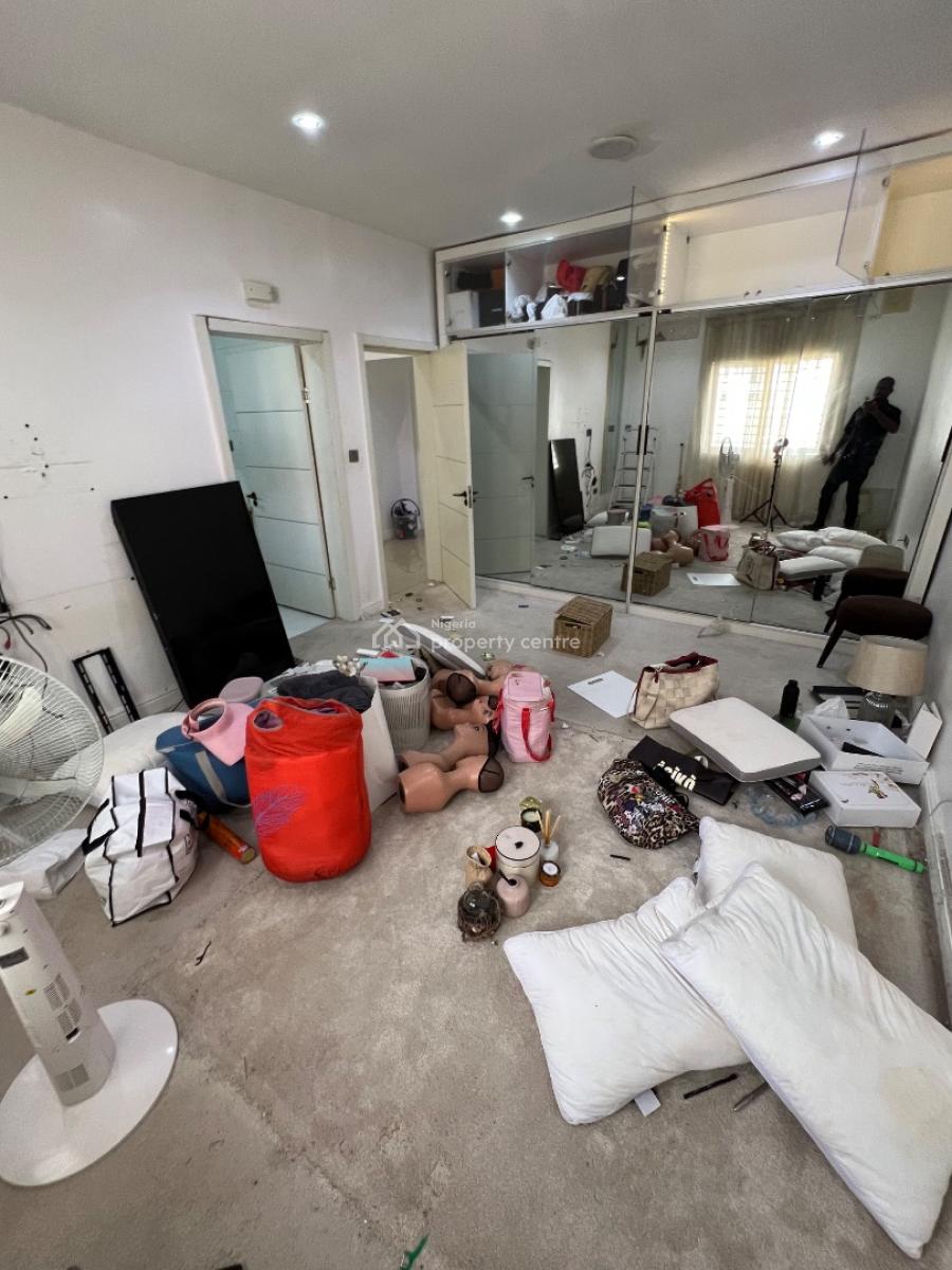 Very Clean 3-bedroom Commercial Space with Massive Palour and Lounge, Lekki Phase 1, Lekki, Lagos, Commercial Property for Rent