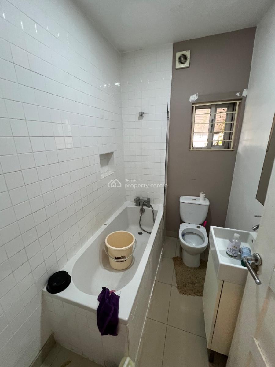 Very Clean 3-bedroom Commercial Space with Massive Palour and Lounge, Lekki Phase 1, Lekki, Lagos, Commercial Property for Rent