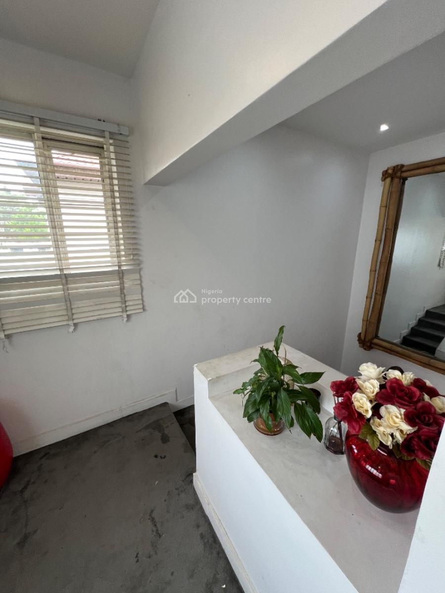 Very Clean 3-bedroom Commercial Space with Massive Palour and Lounge, Lekki Phase 1, Lekki, Lagos, Commercial Property for Rent