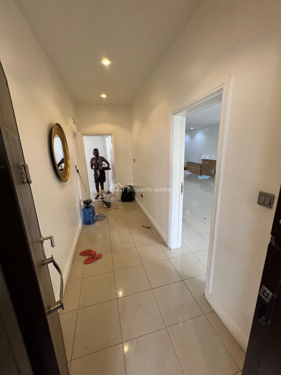 Very Clean 3-bedroom Commercial Space with Massive Palour and Lounge, Lekki Phase 1, Lekki, Lagos, Commercial Property for Rent