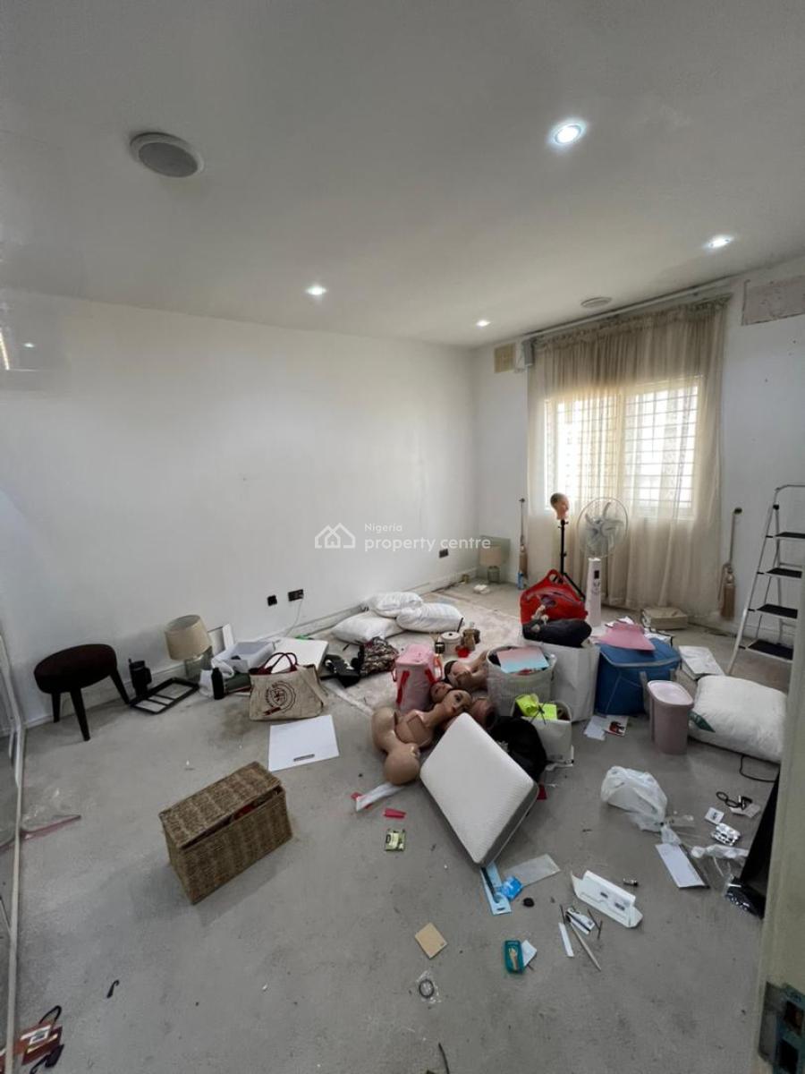 3-bedroom Flat with a Massive Palour and a Lounge Area, Lekki Phase 1, Lekki, Lagos, Flat / Apartment for Rent