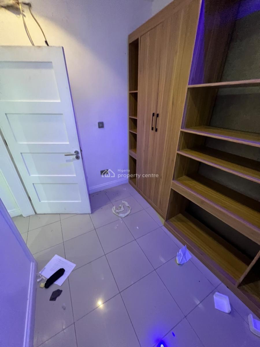 3-bedroom Flat with a Massive Palour and a Lounge Area, Lekki Phase 1, Lekki, Lagos, Flat / Apartment for Rent