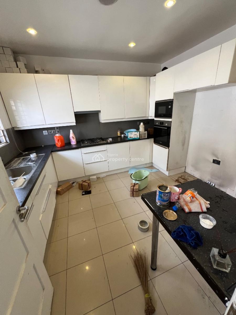 3-bedroom Flat with a Massive Palour and a Lounge Area, Lekki Phase 1, Lekki, Lagos, Flat / Apartment for Rent