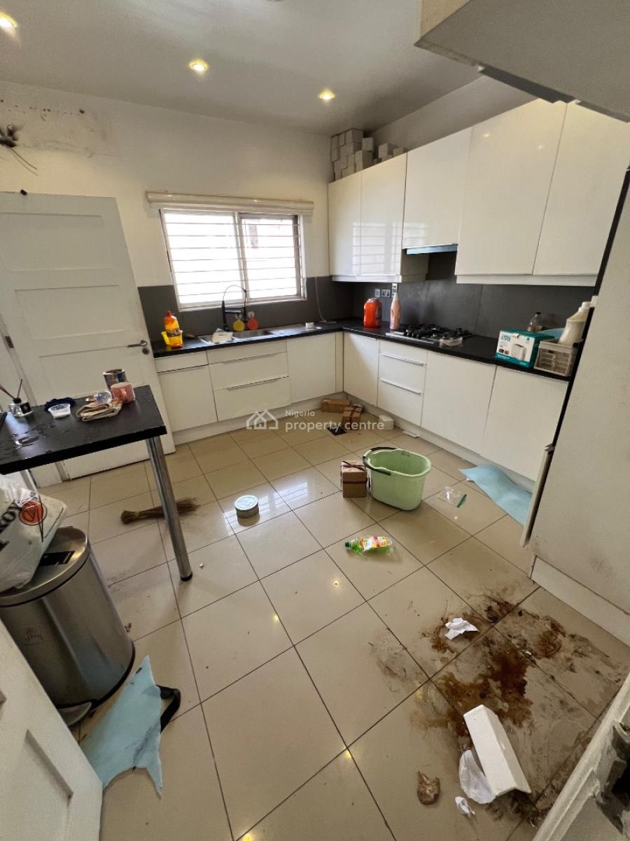 3-bedroom Flat with a Massive Palour and a Lounge Area, Lekki Phase 1, Lekki, Lagos, Flat / Apartment for Rent