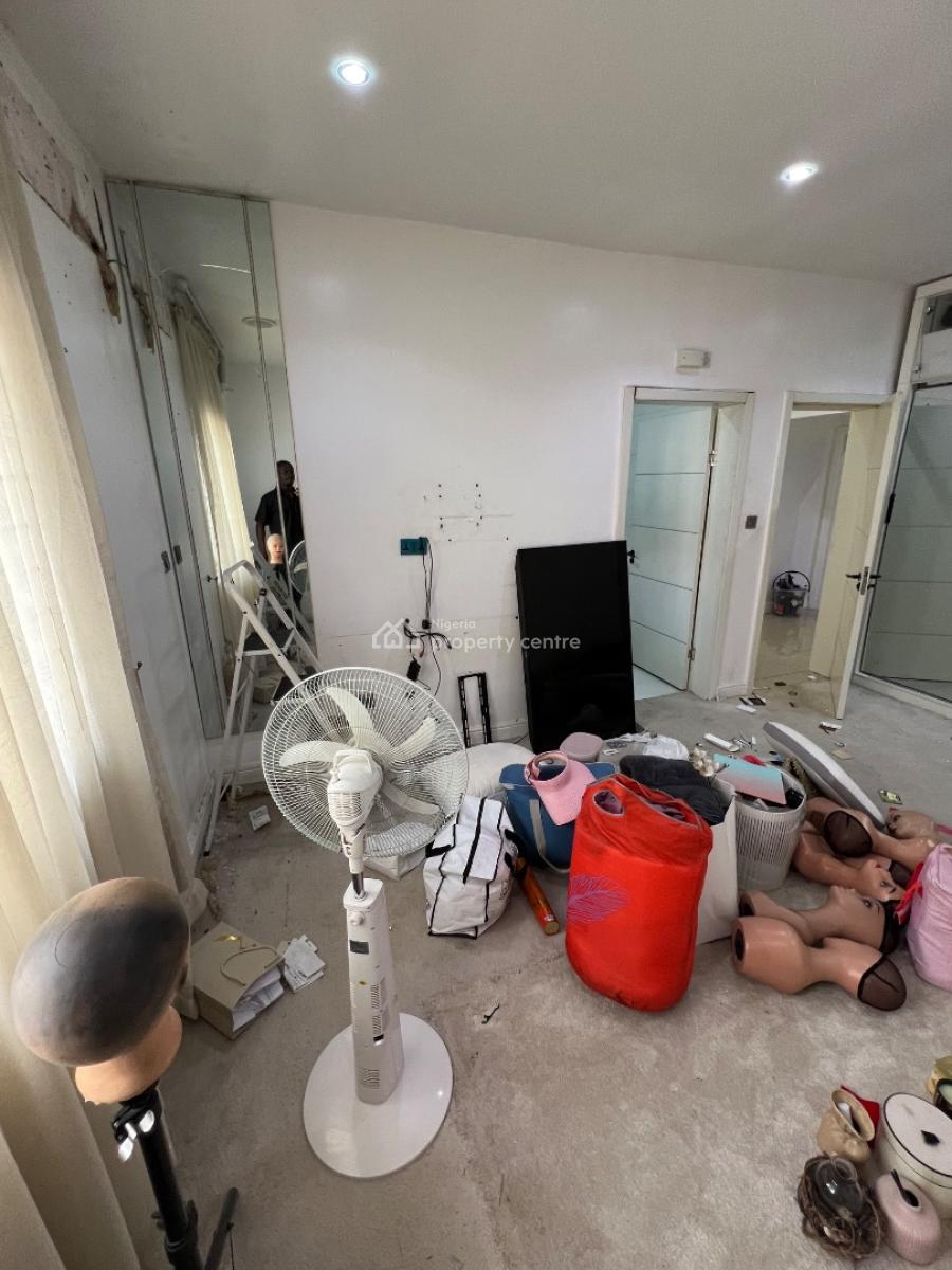 3-bedroom Flat with a Massive Palour and a Lounge Area, Lekki Phase 1, Lekki, Lagos, Flat / Apartment for Rent