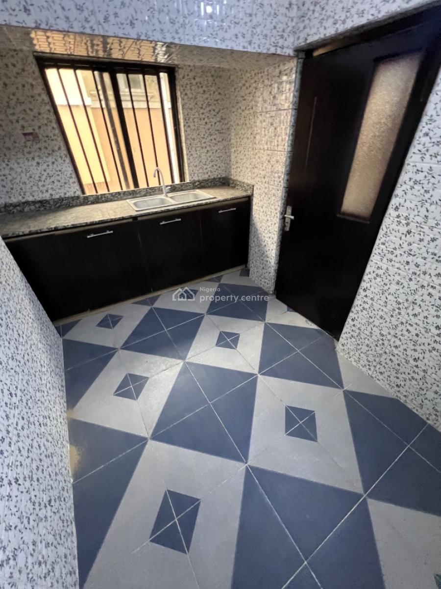 Low-cost 3-bedroom Apartment. Residential / Commercial Use Allowed., Durotimi Etti Drive, Lekki Phase 1, Lekki, Lagos, Flat / Apartment for Rent