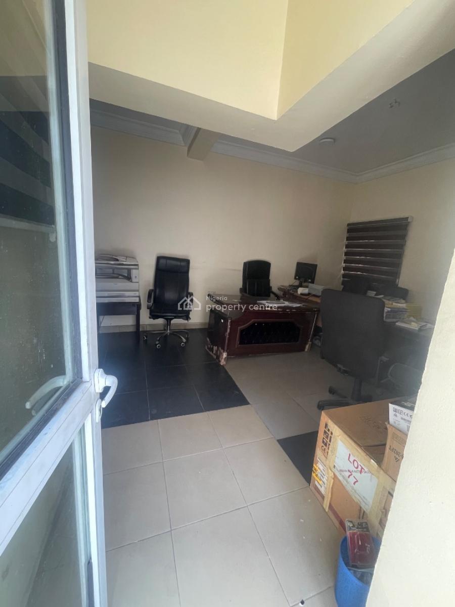 Strategic Shop/office Space, Gwarinpa, Abuja, Plaza / Complex / Mall for Rent