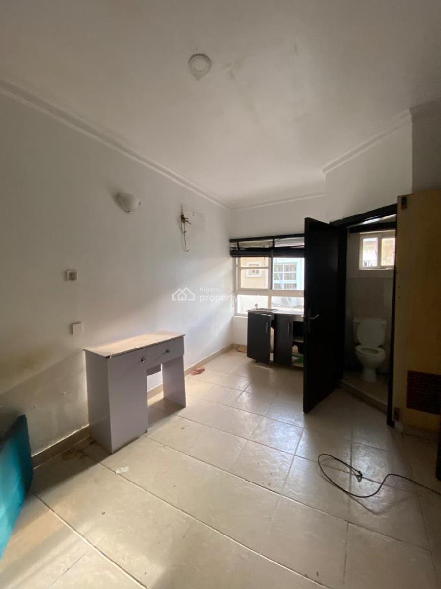 Self Contain, Burdillion Court, Chevron Drive, Lekki Expressway, Lekki, Lagos, Self Contain (single Rooms) for Rent