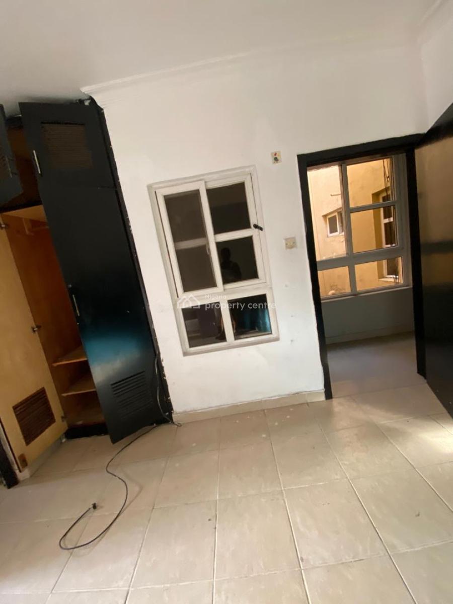 Self Contain, Burdillion Court, Chevron Drive, Lekki Expressway, Lekki, Lagos, Self Contain (single Rooms) for Rent