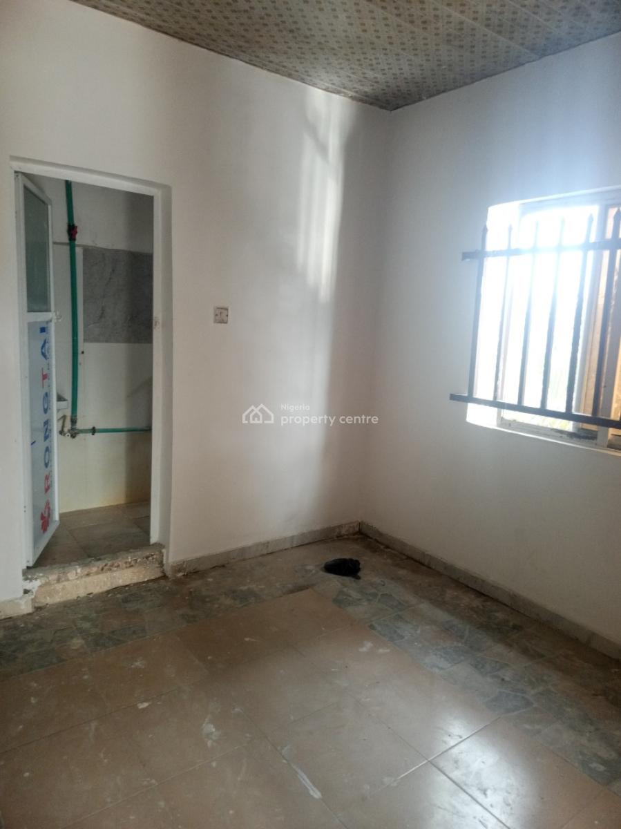 Renovated 2 Bedroom Apartment Upstairs, Mobil Road Ilaje, Ilaje, Ajah, Lagos, Flat / Apartment for Rent