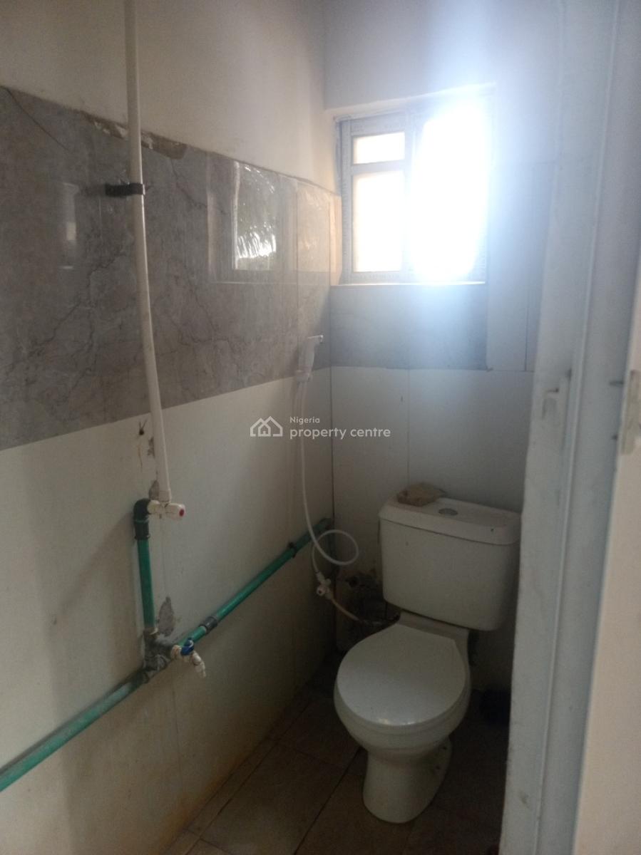 Renovated 2 Bedroom Apartment Upstairs, Mobil Road Ilaje, Ilaje, Ajah, Lagos, Flat / Apartment for Rent