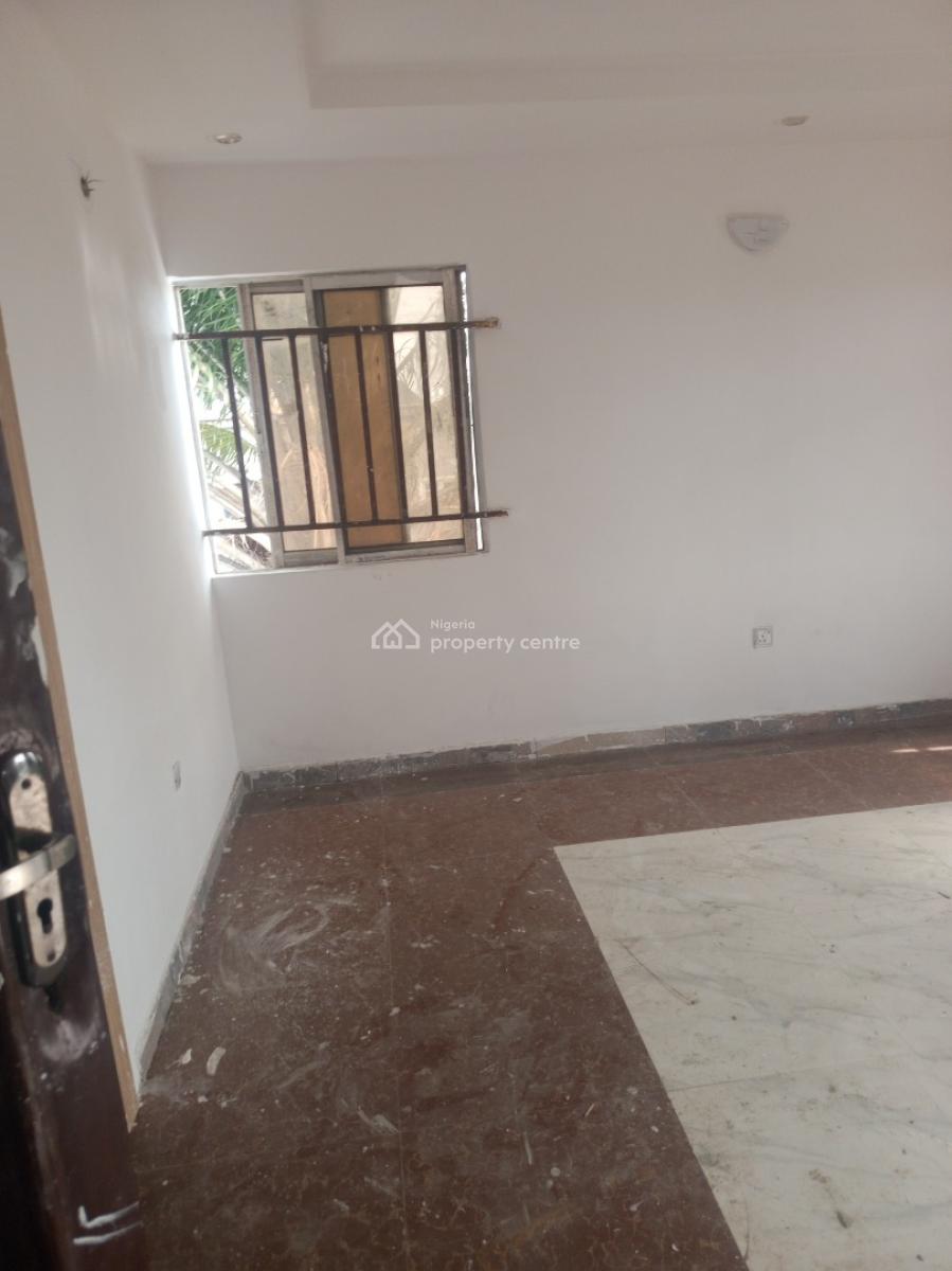 Renovated 2 Bedroom Apartment Upstairs, Mobil Road Ilaje, Ilaje, Ajah, Lagos, Flat / Apartment for Rent