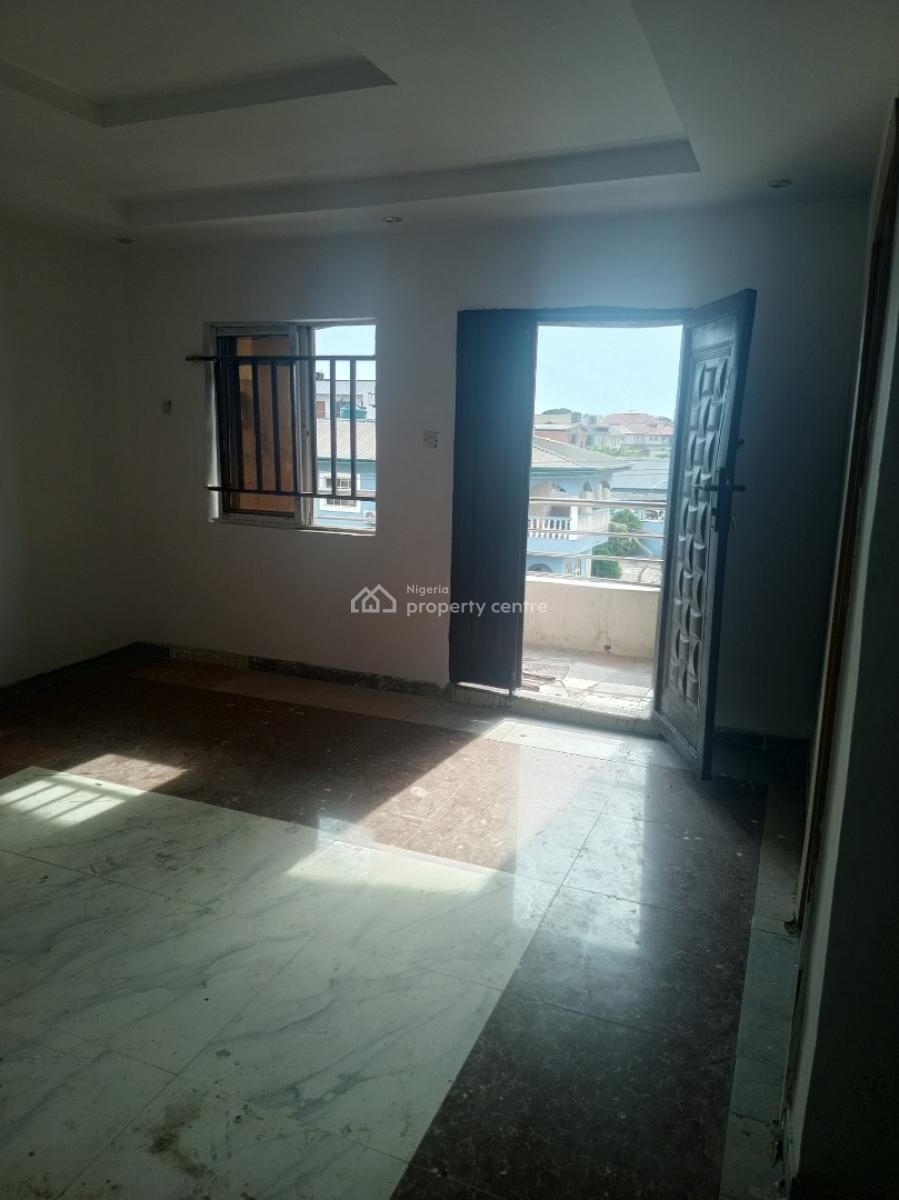 Renovated 2 Bedroom Apartment Upstairs, Mobil Road Ilaje, Ilaje, Ajah, Lagos, Flat / Apartment for Rent