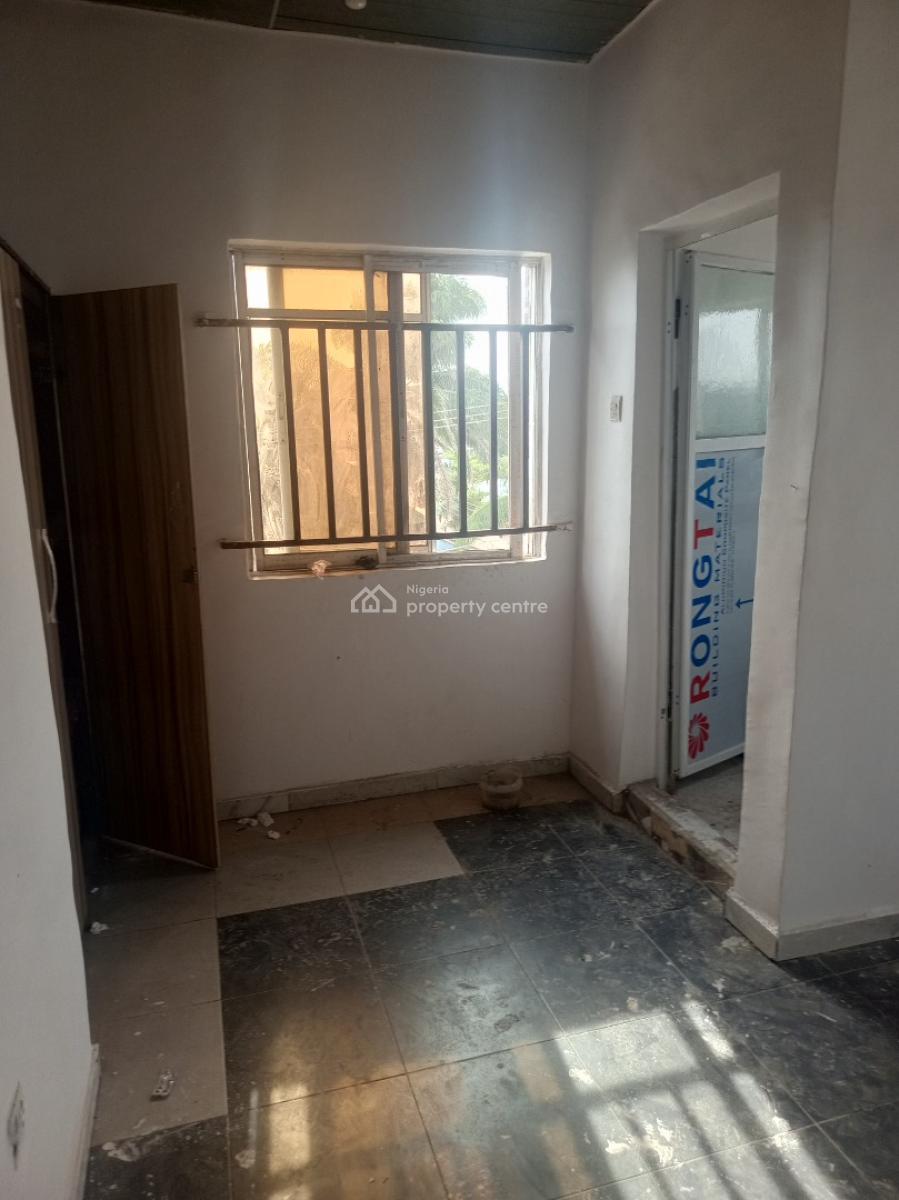 Renovated 2 Bedroom Apartment Upstairs, Mobil Road Ilaje, Ilaje, Ajah, Lagos, Flat / Apartment for Rent