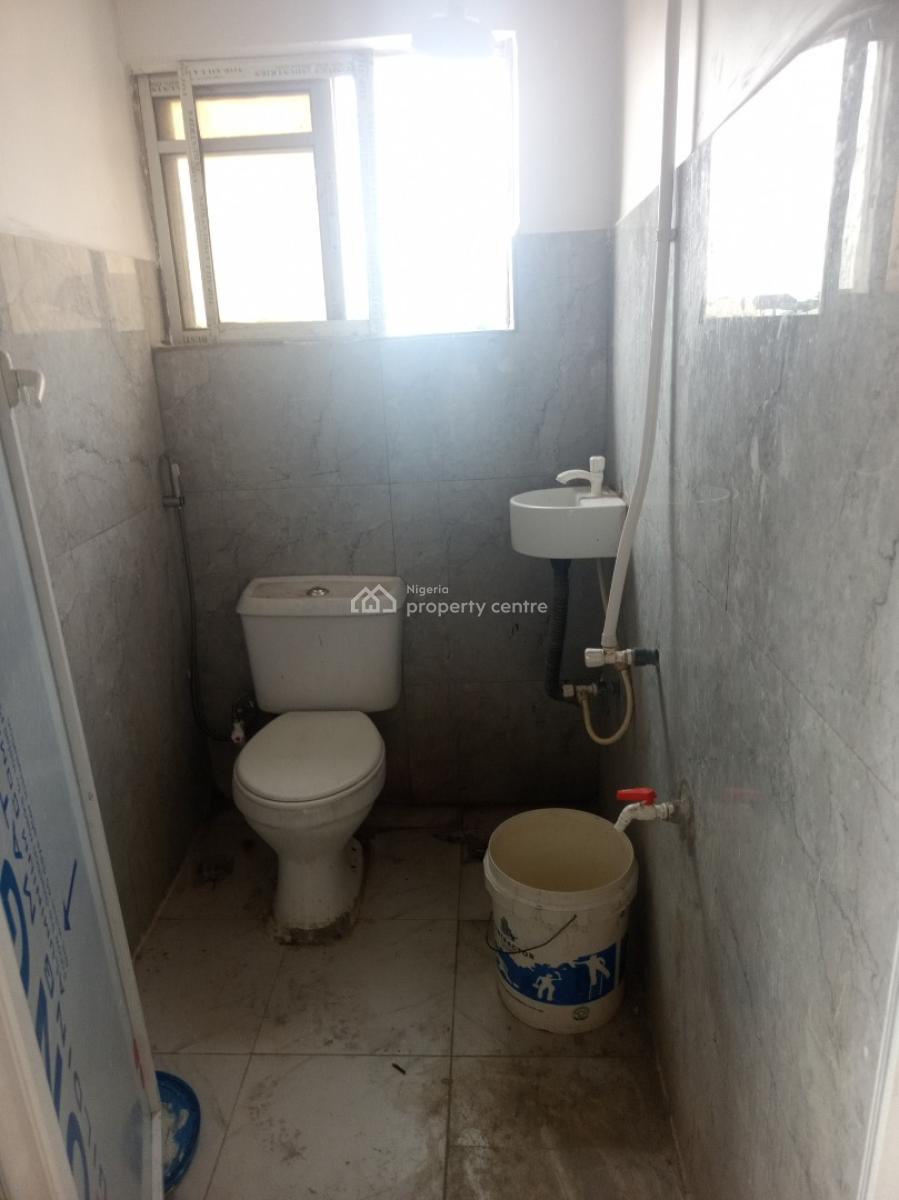 Renovated 2 Bedroom Apartment Upstairs, Mobil Road Ilaje, Ilaje, Ajah, Lagos, Flat / Apartment for Rent