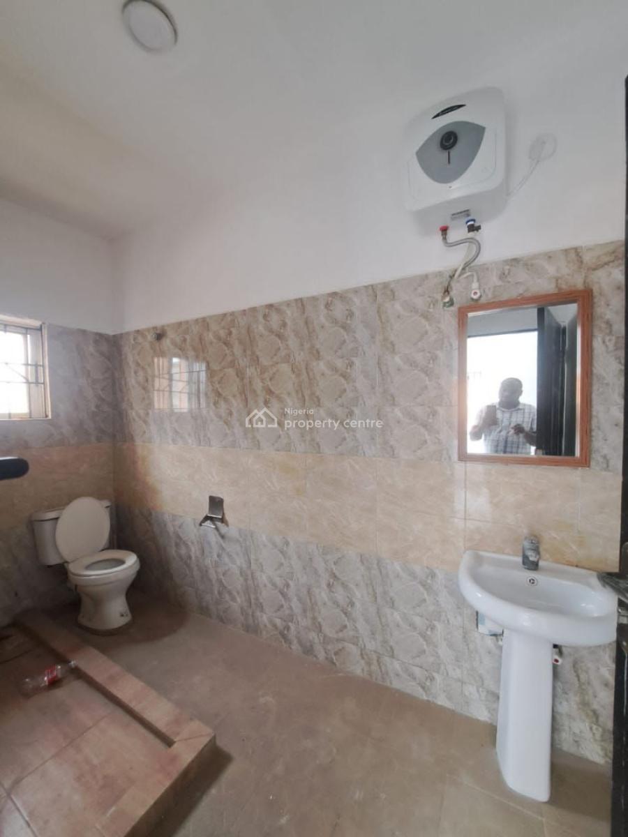a Lovely 3 Bedroom Apartment, Lekki Phase 1 Off Freedom Way, Lekki, Lagos, Flat / Apartment for Rent