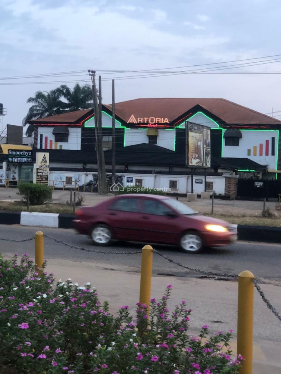 Hotel and Restaurant/ Lounge, Okpanam Road, Asaba, Delta, Hotel / Guest House for Sale