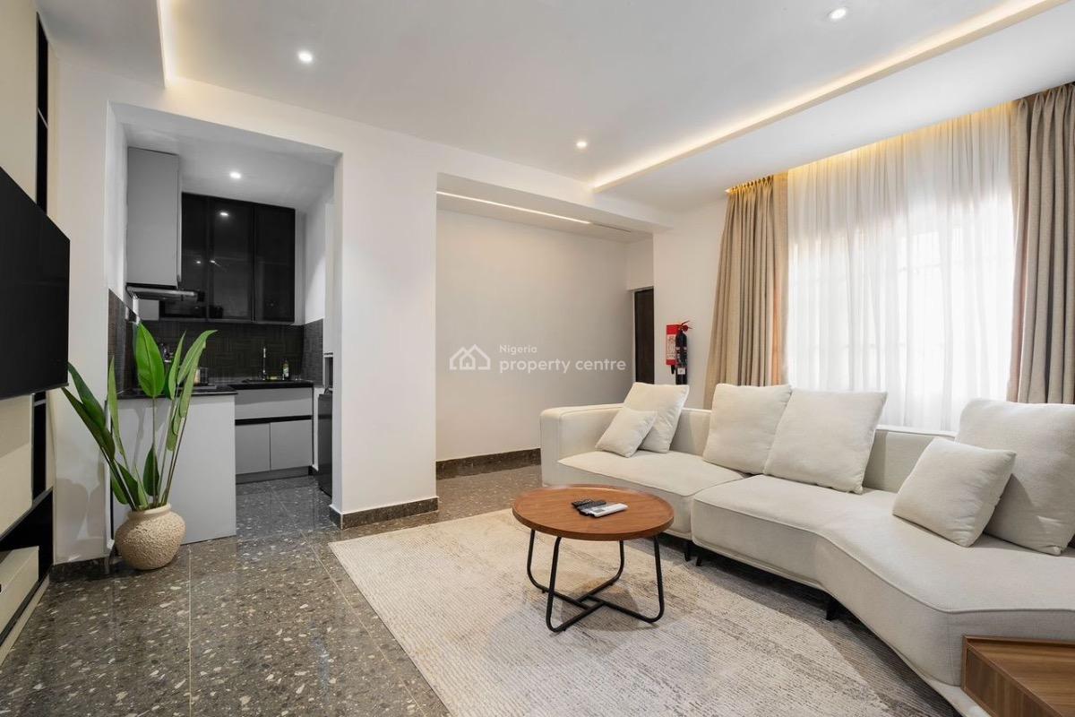 Spacious Cozy1 Bedroom Apartment with Ps 5 , Pool and Gym, Lekki Phase 1, Lekki, Lagos, Flat / Apartment Short Let