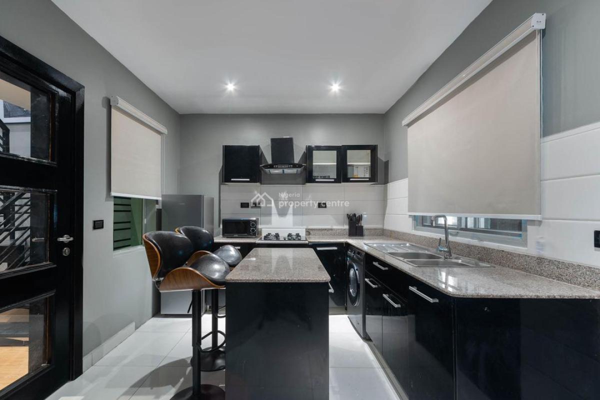 Spacious Cozy2 Bedroom Apartment with Ps 5 , Pool and Gym, Lekki Phase 1, Lekki, Lagos, Flat / Apartment Short Let