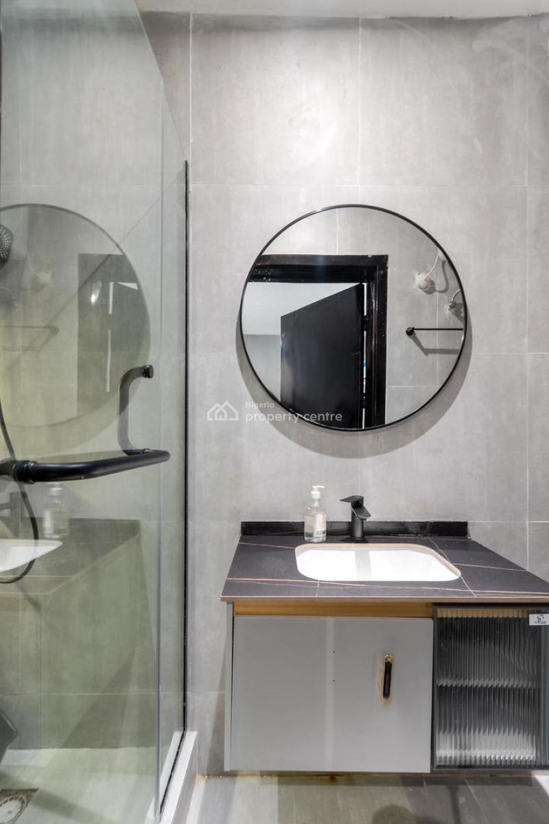 Spacious Cozy2 Bedroom Apartment with Ps 5 , Pool and Gym, Lekki Phase 1, Lekki, Lagos, Flat / Apartment Short Let