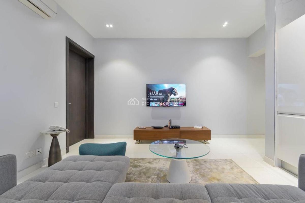 Spacious Cozy 2 Bedroom Apartment with Ps 5 , Pool and Gym, Lekki Phase 1, Lekki, Lagos, Flat / Apartment Short Let