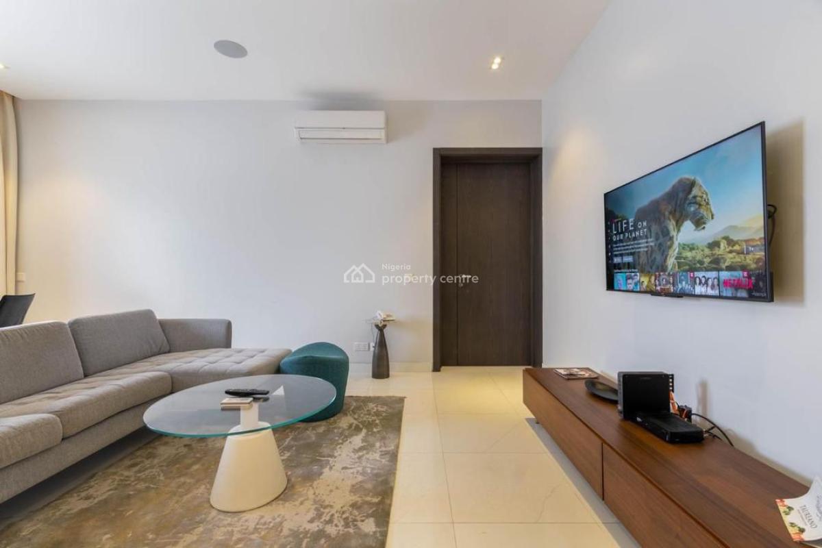 Spacious Cozy 2 Bedroom Apartment with Ps 5 , Pool and Gym, Lekki Phase 1, Lekki, Lagos, Flat / Apartment Short Let