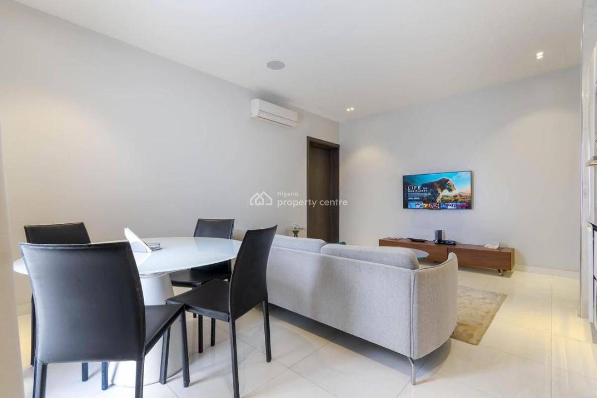 Spacious Cozy 2 Bedroom Apartment with Ps 5 , Pool and Gym, Lekki Phase 1, Lekki, Lagos, Flat / Apartment Short Let