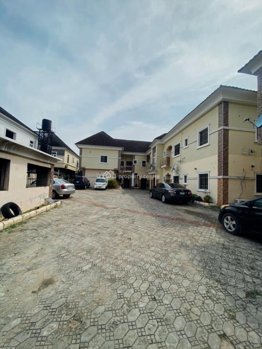 a Big Compound Property, Chevron, Lekki, Lagos, Hotel / Guest House for Sale