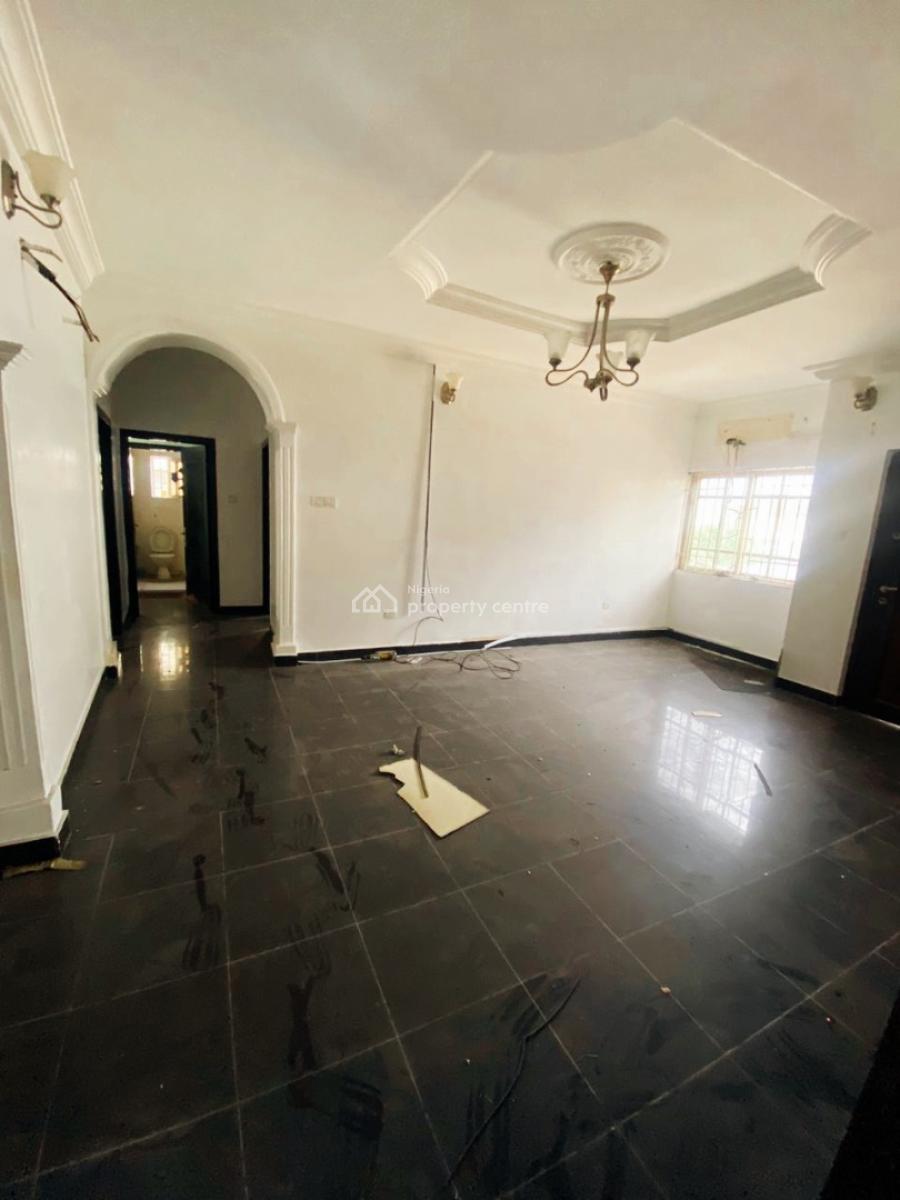 a Big Compound Property, Chevron, Lekki, Lagos, Hotel / Guest House for Sale