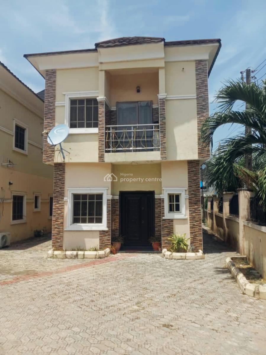 a Big Compound Property, Chevron, Lekki, Lagos, Hotel / Guest House for Sale