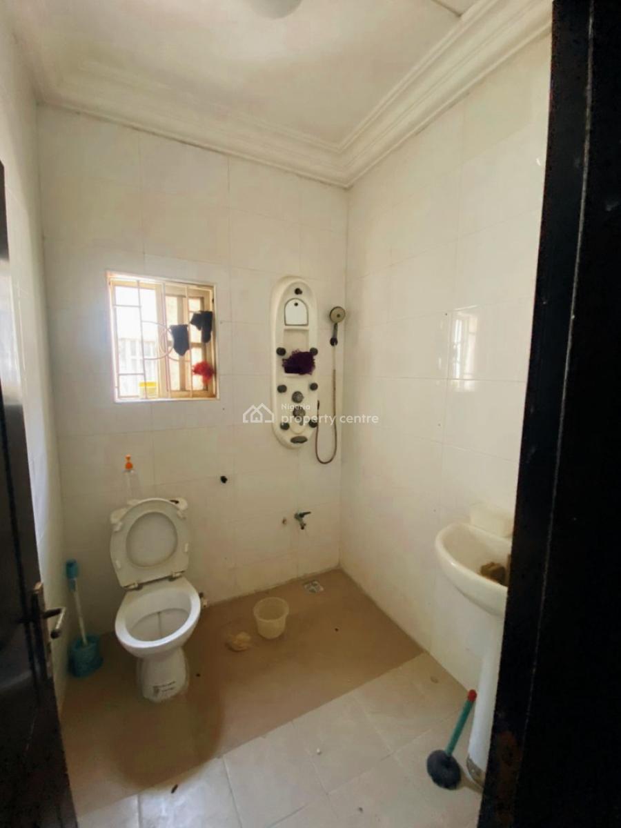 a Big Compound Property, Chevron, Lekki, Lagos, Hotel / Guest House for Sale