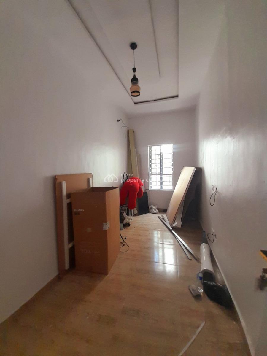 Bq in a Shared Apartment, Off Orchid Road, Lekki, Lagos, Self Contain (single Rooms) for Rent