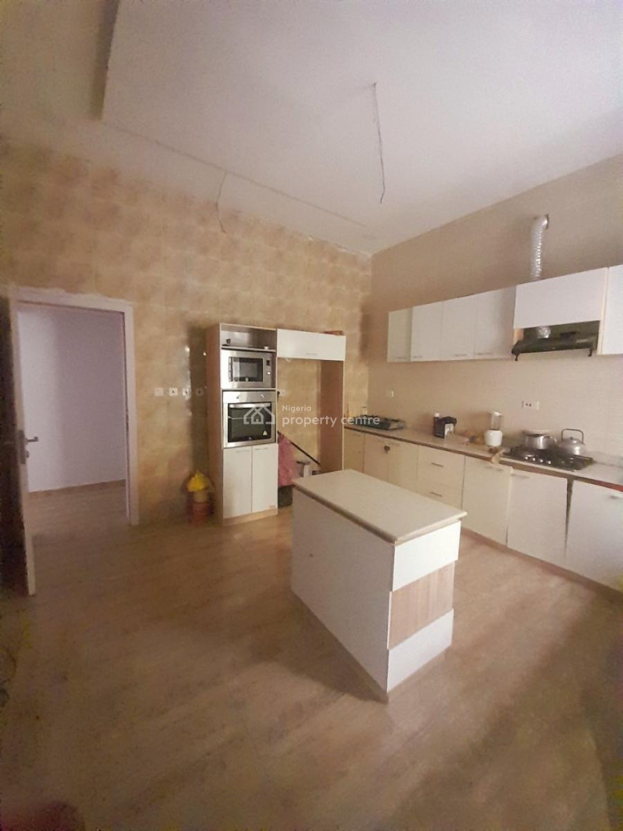 Bq in a Shared Apartment, Off Orchid Road, Lekki, Lagos, Self Contain (single Rooms) for Rent