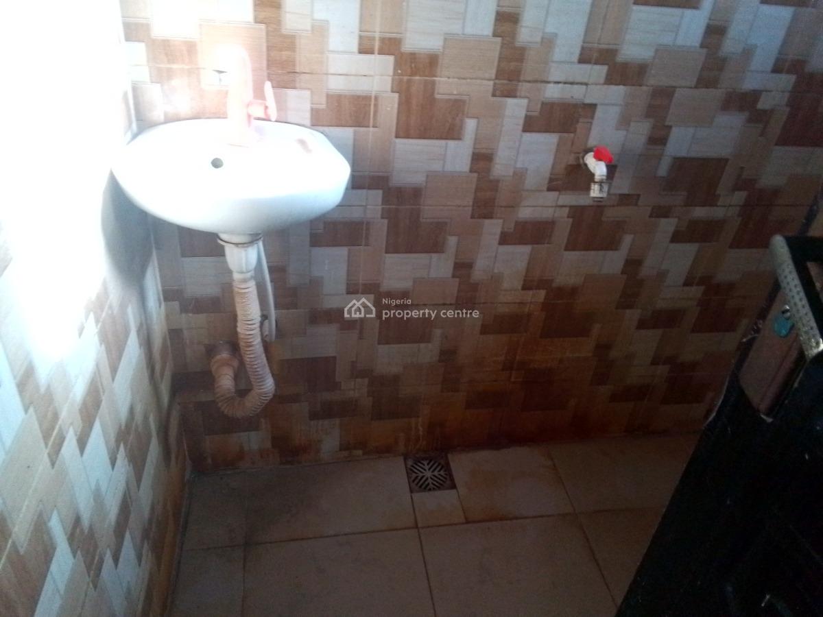 Spacious Luxury 2 Bedroom Flat with Excellent Features, Newtown Estate Rd, Ogombo, Ajah, Lagos, Flat / Apartment for Rent