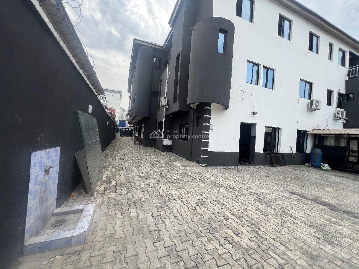 3bedroom Flat, Admiralty Way, Lekki Phase 1, Lekki, Lagos, Flat / Apartment for Rent
