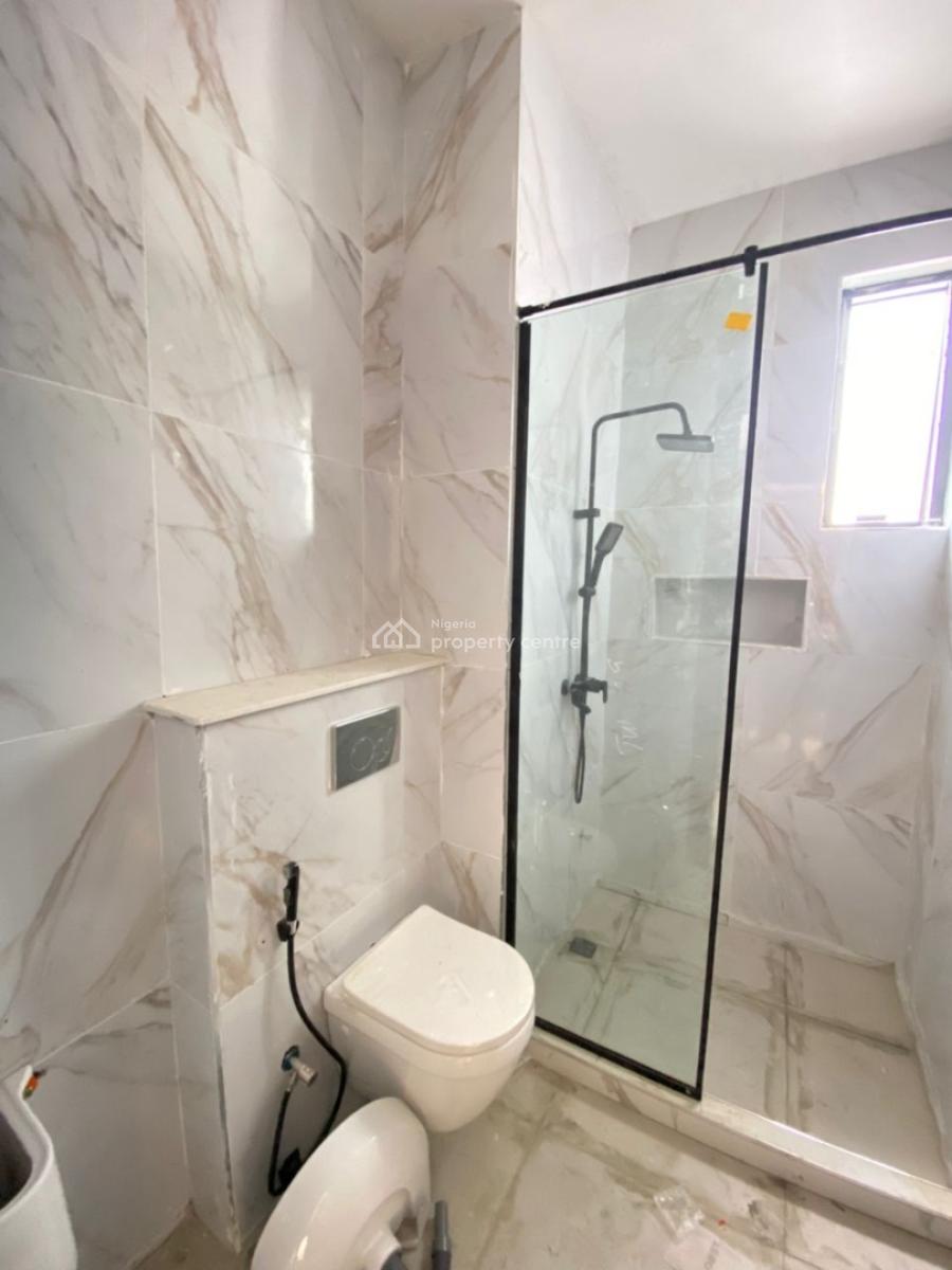 Spacious 2bedroom Apartment Within a Serene Environ, Lekki Phase 1, Lekki, Lagos, Flat / Apartment for Sale