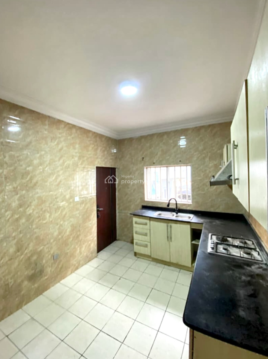 Luxury Spacious 2 Bedroom Apartment on First Floor (upstairs), Bera Estate, Chevron Drive, Chevron, Lekki, Lagos, Flat / Apartment for Rent