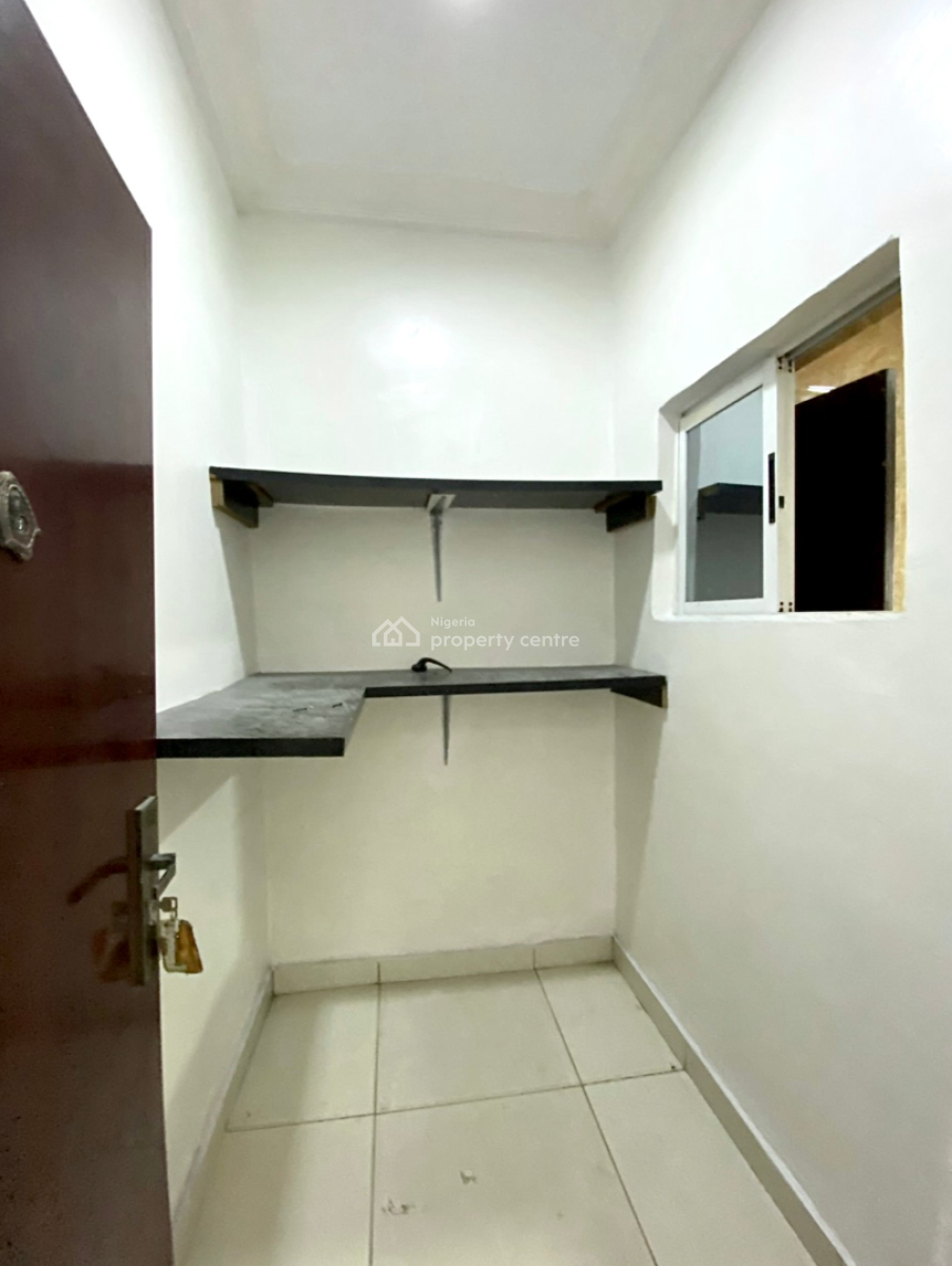 Luxury Spacious 2 Bedroom Apartment on First Floor (upstairs), Bera Estate, Chevron Drive, Chevron, Lekki, Lagos, Flat / Apartment for Rent