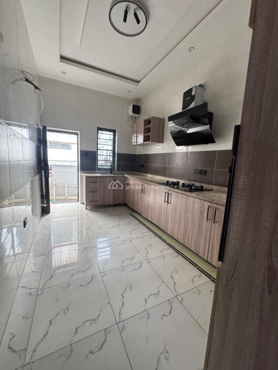 Super Distress 4bedroom Detached Duplex with Bq, Ikota, Lekki, Lagos, Detached Duplex for Sale