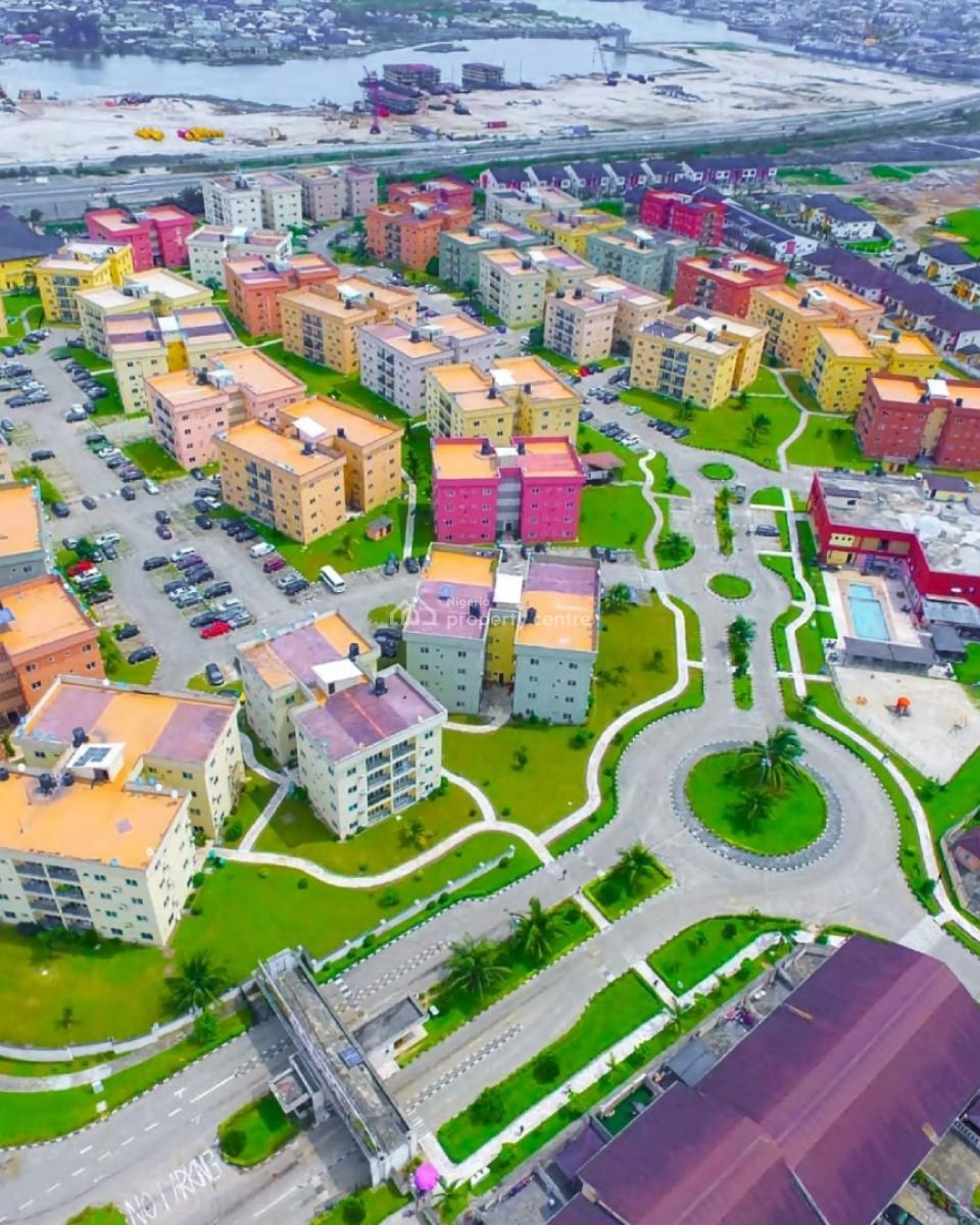 Standard 3 Bedroom Apartment on The 2nd Floor in an Estate, Golf Estate, Peter Odili Road, Trans Amadi, Port Harcourt, Rivers, Flat / Apartment for Rent