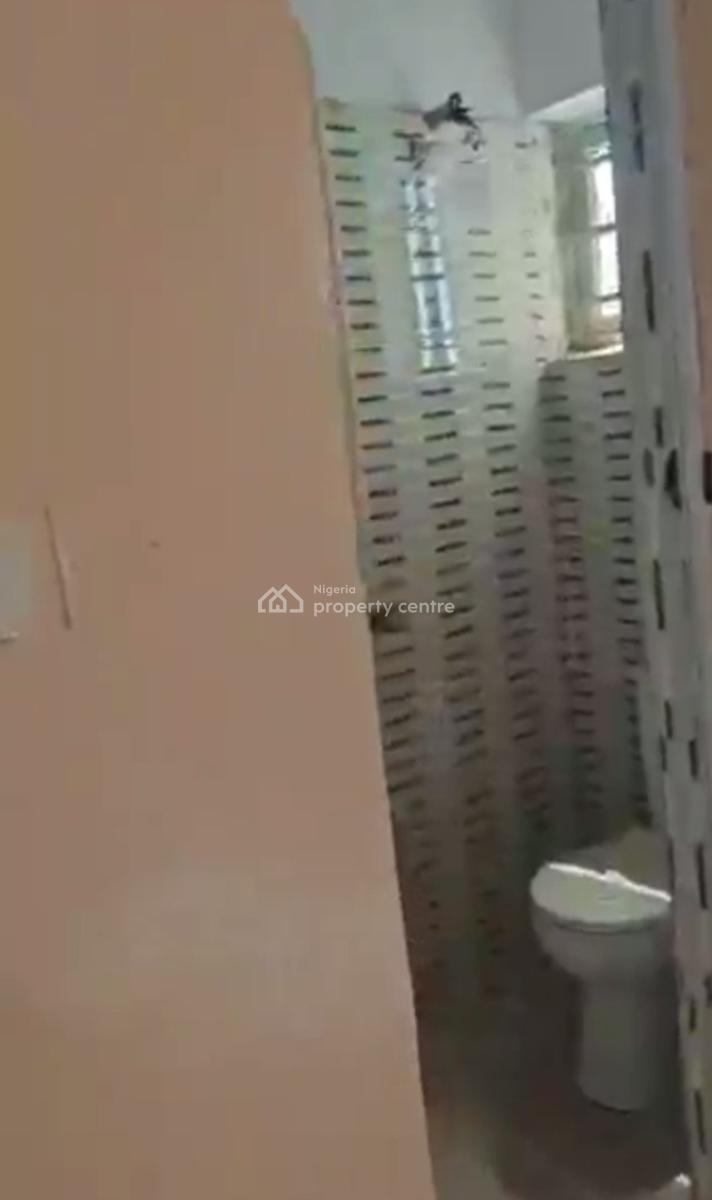 Spacious Standard Decent Two Bedroom Apartment, Jibowu, Yaba, Lagos, Flat / Apartment for Rent