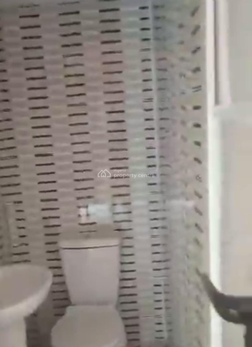 Spacious Standard Decent Two Bedroom Apartment, Jibowu, Yaba, Lagos, Flat / Apartment for Rent