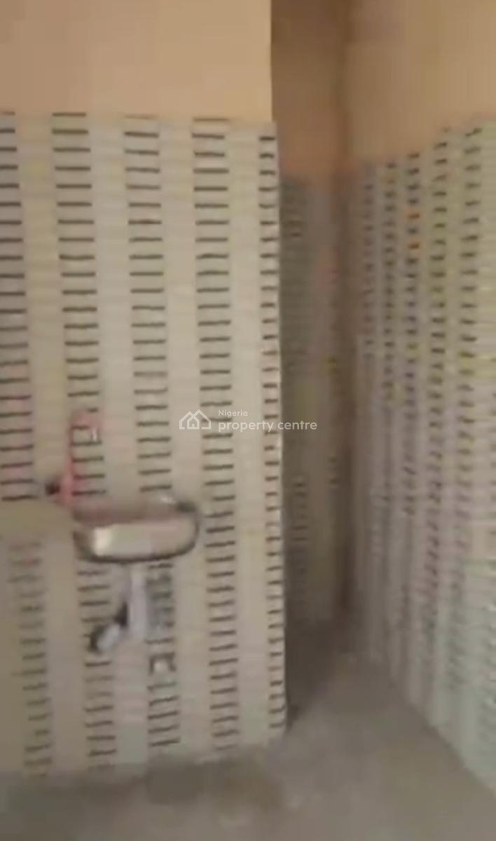 Spacious Standard Decent Two Bedroom Apartment, Jibowu, Yaba, Lagos, Flat / Apartment for Rent