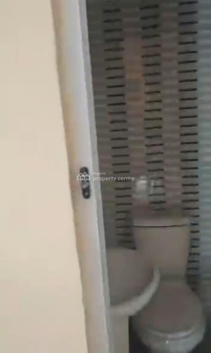 Spacious Standard Decent Two Bedroom Apartment, Jibowu, Yaba, Lagos, Flat / Apartment for Rent